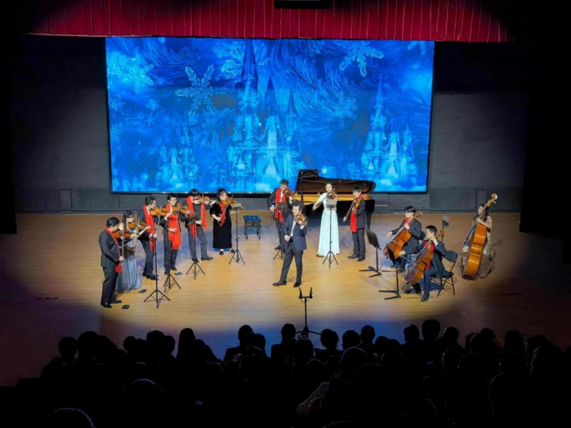 呂思清在“一方音樂廳”奏響新年音樂會