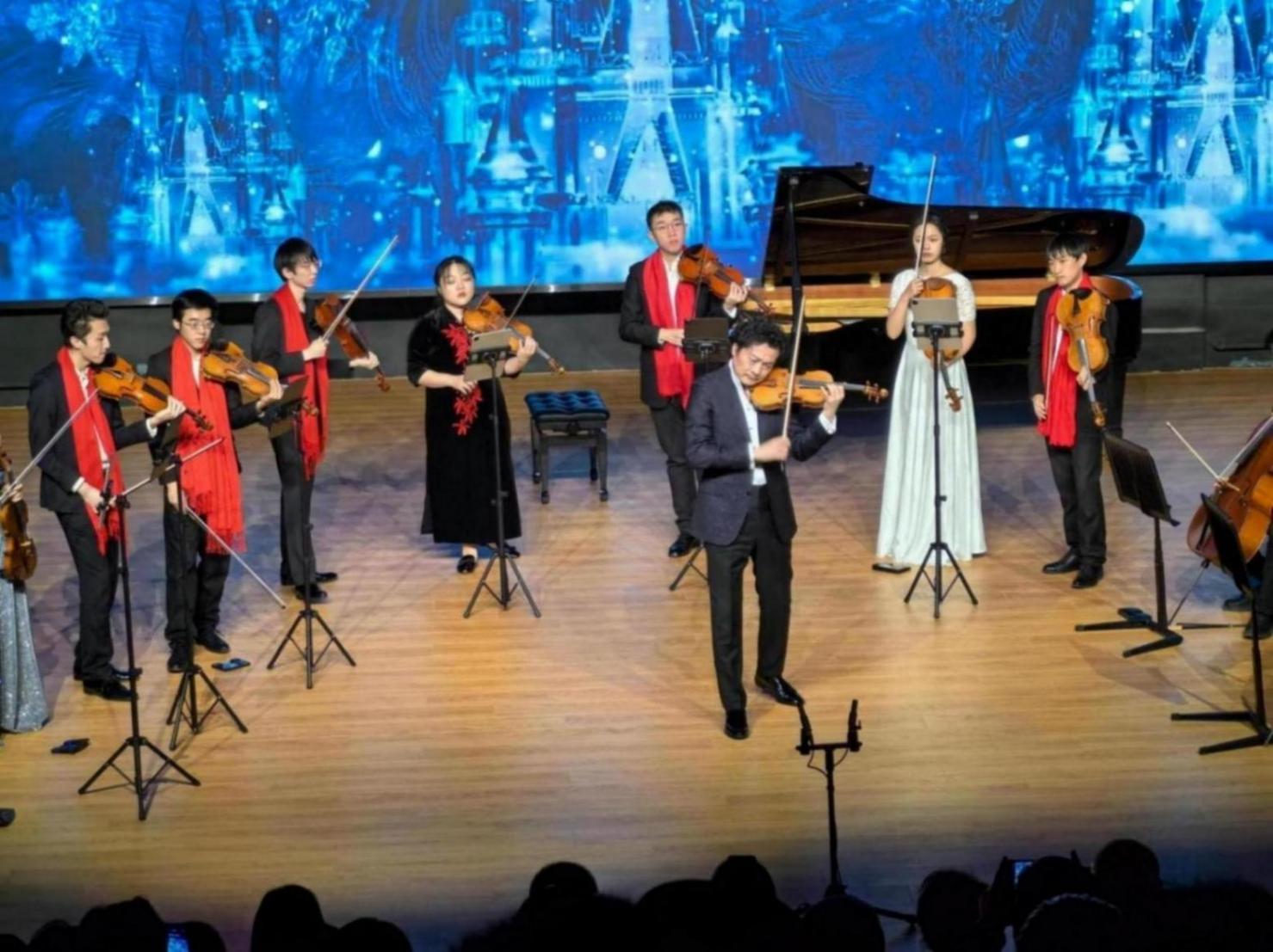 呂思清在“一方音樂廳”奏響新年音樂會