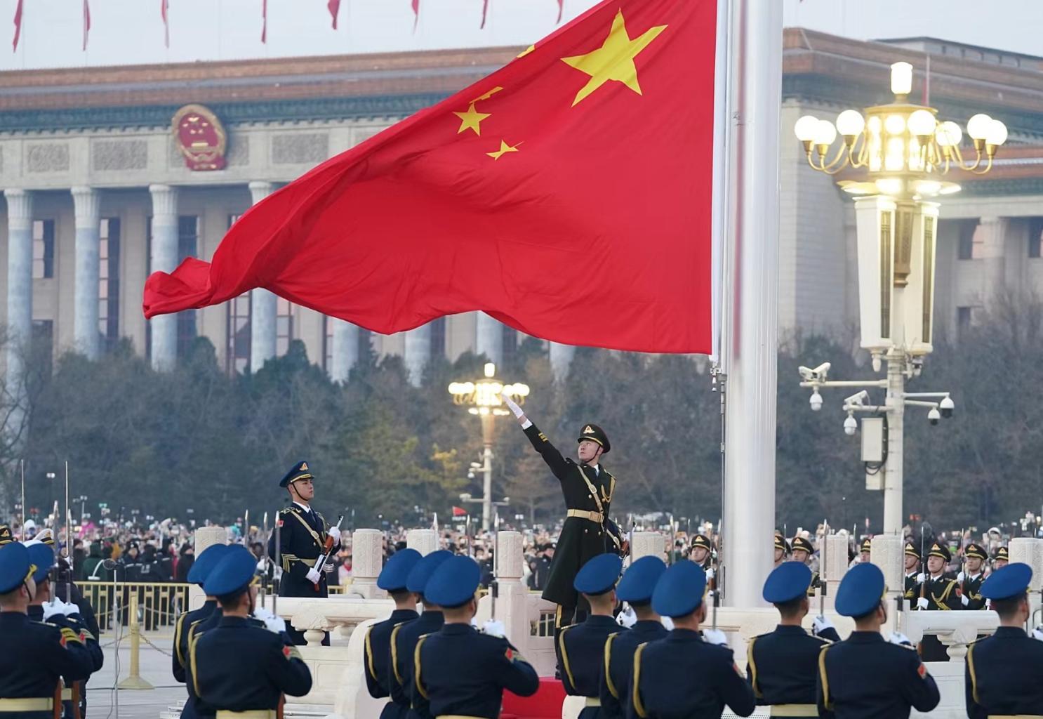 新年第一天,7.3萬(wàn)人天安門廣場(chǎng)觀看升國(guó)旗