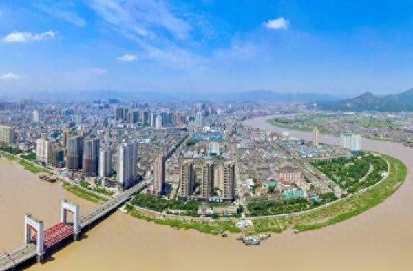 溫州龍港市完善農民住房公積金制度,對繳納有難度的社員額外補助