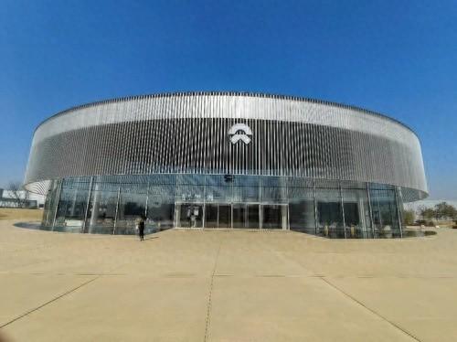 “不到50秒,兩扇車門牢牢安在車體上”!蔚來F2工廠最新實探