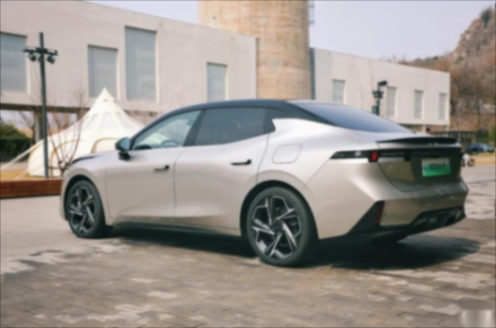 綜合續(xù)航1400KM,領克07 EM-P實車到店,綜合油耗僅4.8L