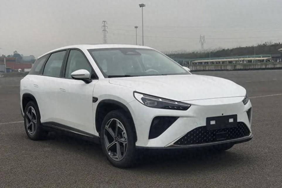 哪吒L增程版將于4月20日上市,售價或為15萬元