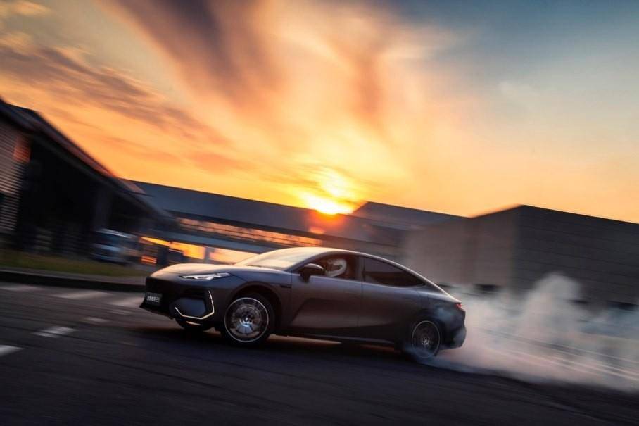 吉利銀河E8龍騰版震撼發(fā)布,售價(jià)僅16.58萬起