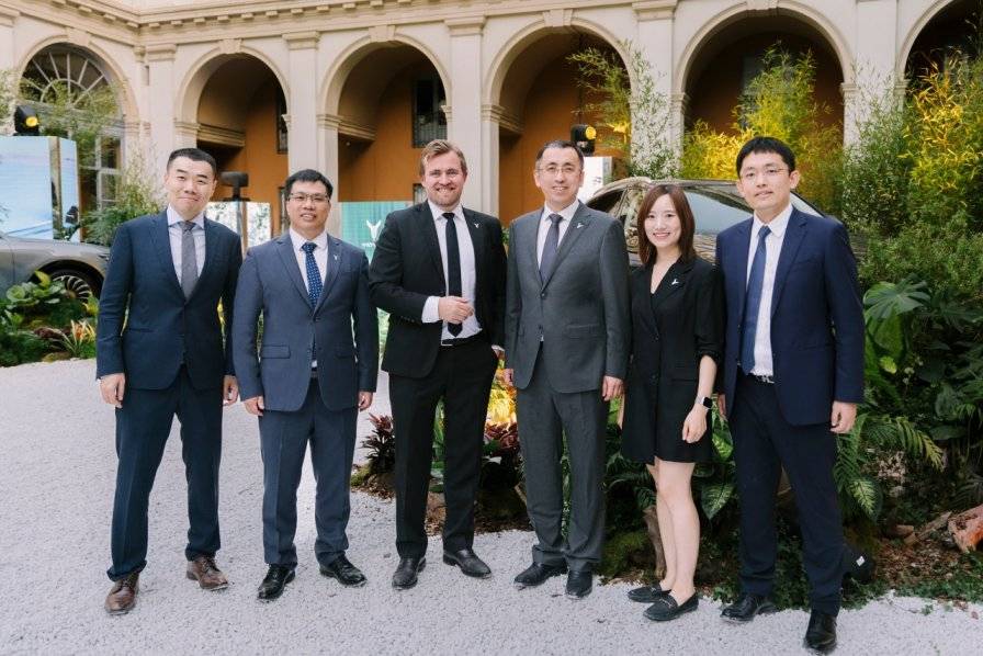 攜手Natuzzi打造跨界合作新典范 嵐圖汽車意大利發(fā)布