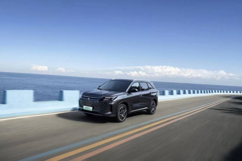 CS75PLUS難以招架,中型大七座插混SUV藍電E5榮耀版9.98萬起!