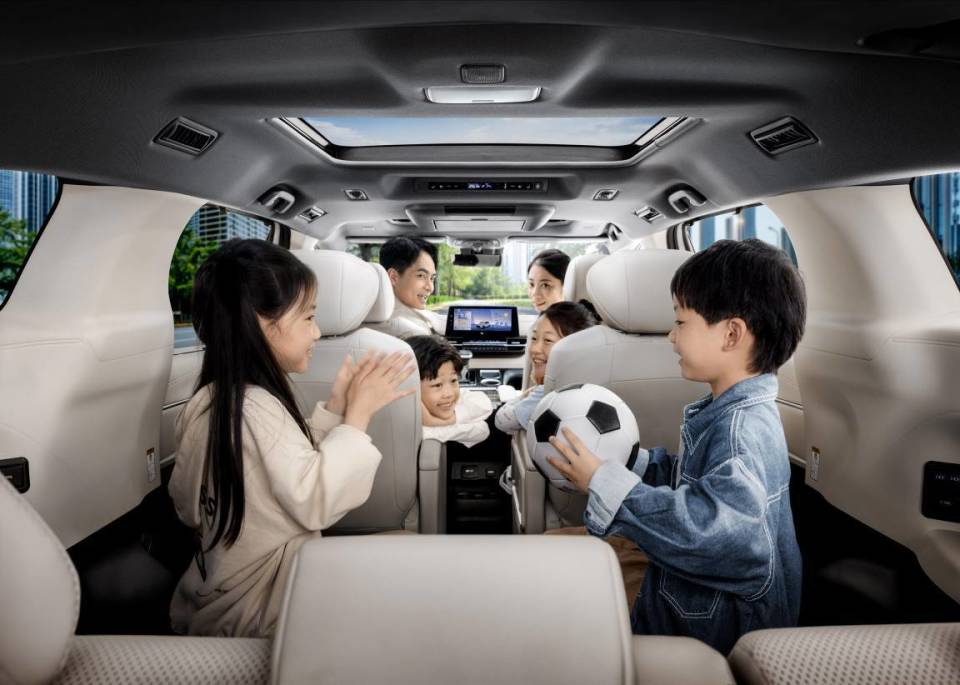 帶上全家 滿愛(ài)出發(fā) 新款格瑞維亞正式上市