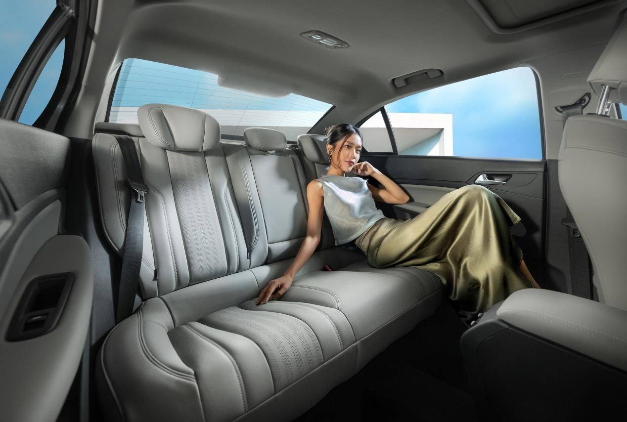 假期自駕的理想座駕,新408龘龘款不愧是“法式六邊形戰士”