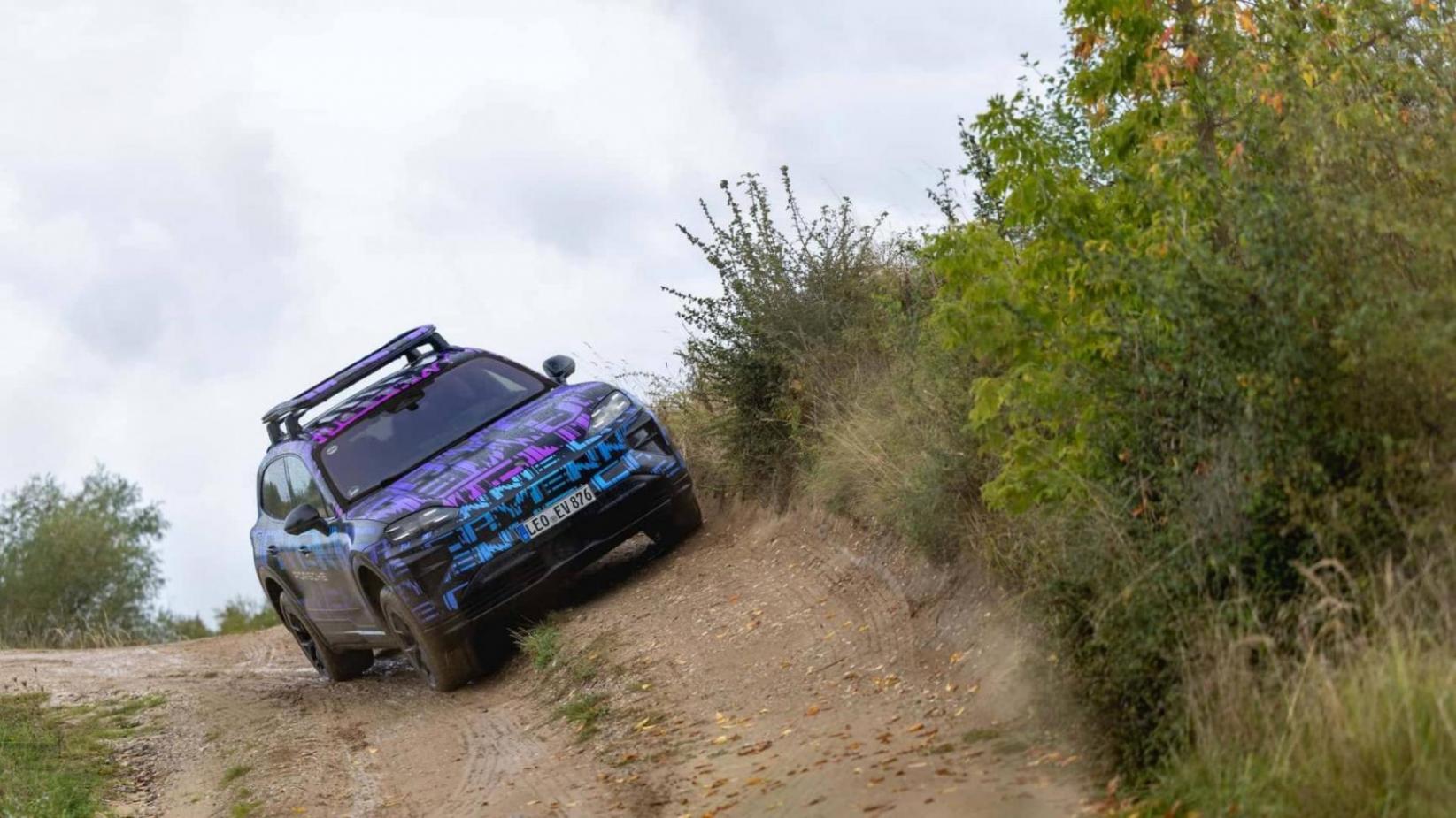 保時捷卡宴電動版內飾官圖曝光:中控曲面屏!?