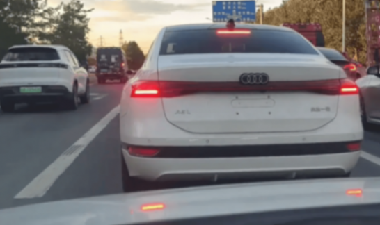 全新國產奧迪A6L無偽實車亮相!網友:尺寸確實很優(yōu)秀