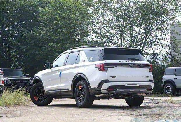 福特探險者昆侖穿越版5座11月上市 空間全面升級