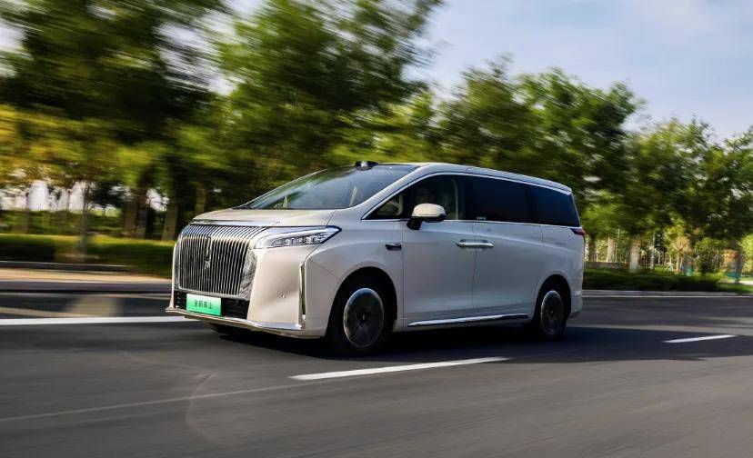 魏牌高山7 MPV新物種 30萬元以內(nèi)最能打的MPV