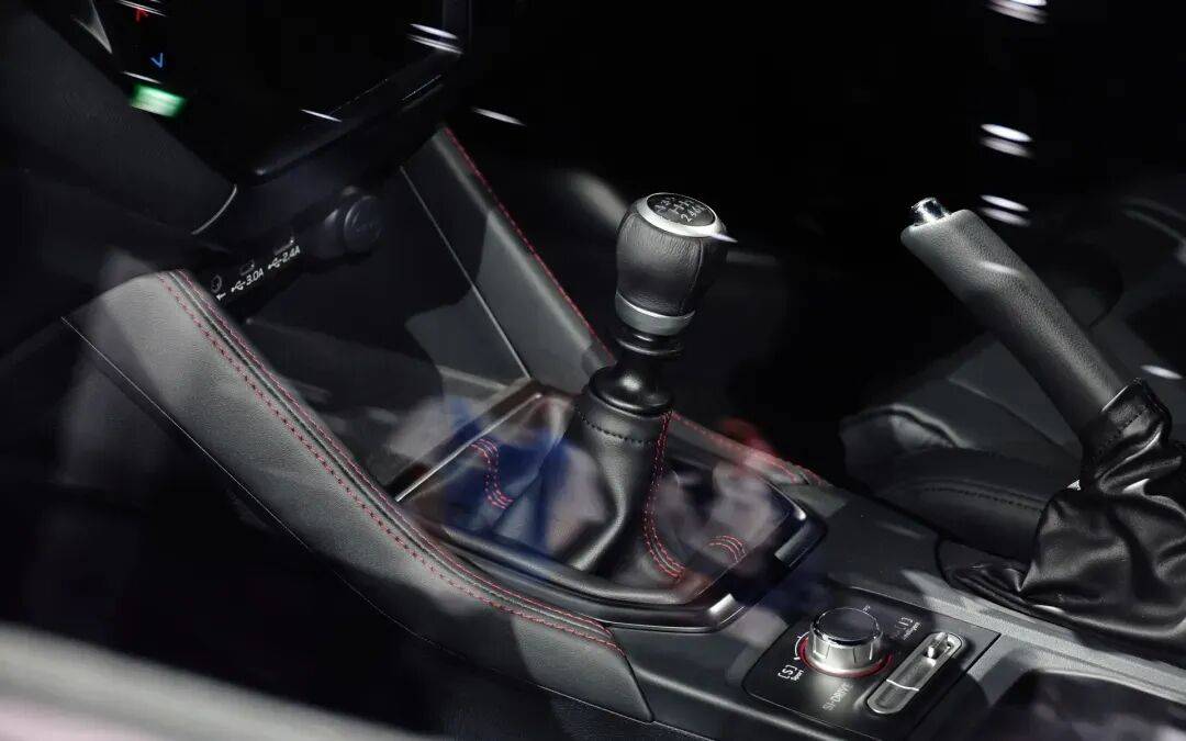 斯巴魯全新STI概念車亮相車展,電動+燃油,久違了!