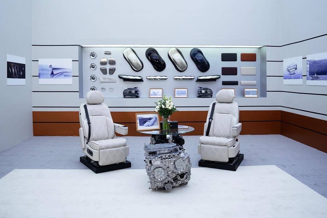 嵐圖泰山座艙首發亮相,最新版鴻蒙座艙,座椅音響重新定義豪華