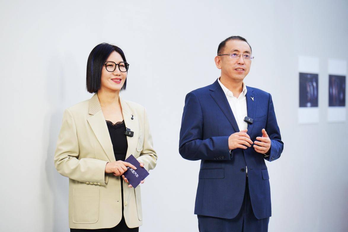 嵐圖泰山座艙首發亮相,最新版鴻蒙座艙,座椅音響重新定義豪華