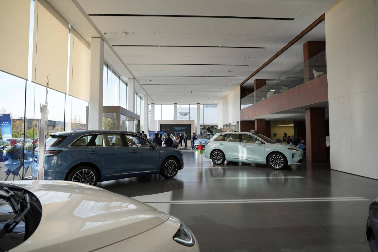 七店同開,年底集齊30家,鴻蒙智行兩周年玩矩陣