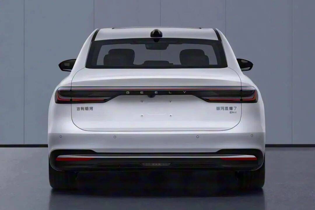 又一10萬(wàn)級(jí)全新國(guó)產(chǎn)大家轎來(lái)襲,軸距超2米8,爆款預(yù)定?