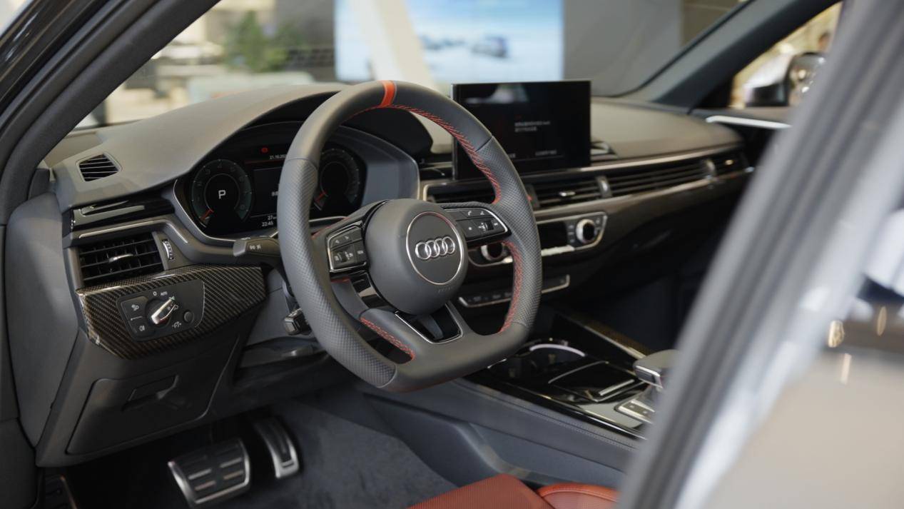 2025款?yuàn)W迪A4L全方位配置分析以及選購建議,4個(gè)車型買哪個(gè)最好?