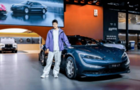 比亞迪仰望加持了全球最牛叉的新能源汽車技術,分布式驅(qū)動系統(tǒng)易四方,全主動車身控制系統(tǒng)云輦-X