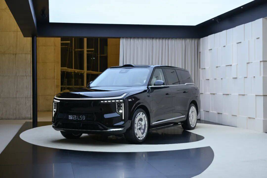 當“9”系SUV卷到年底,智己LS9為何還能爆款?