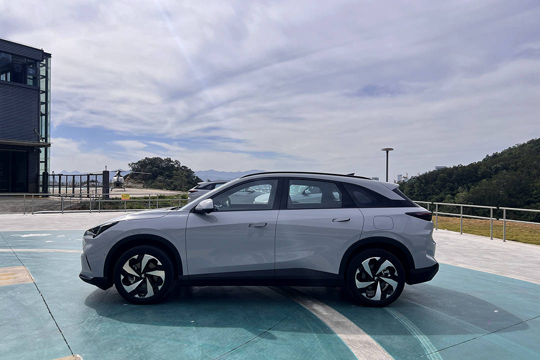 12萬級唯一支持城市NOA!極狐阿爾法T5增程版深圳試駕