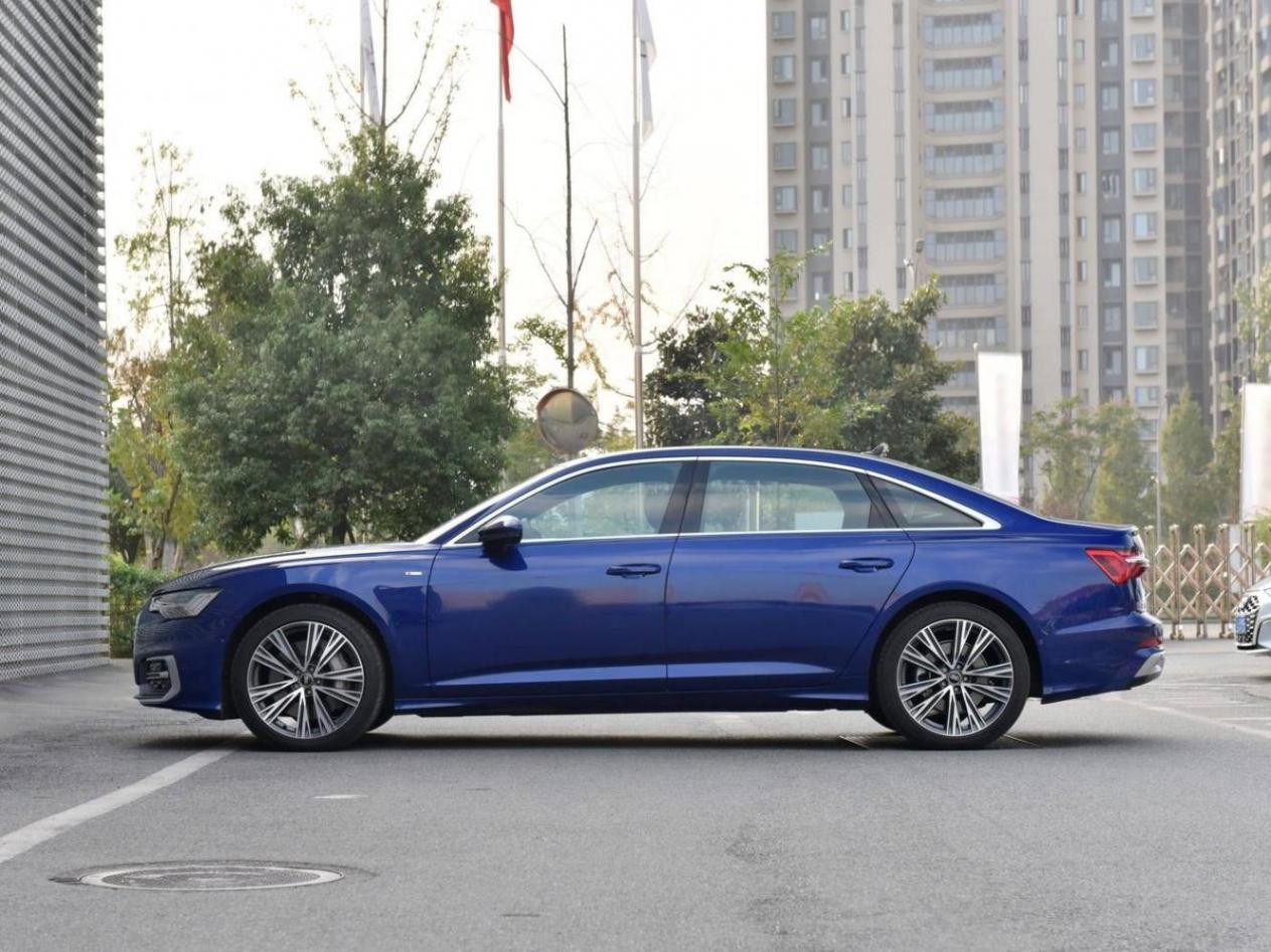 奧迪A6L拋出重磅優惠,部分車型綜合讓利直達20.18萬,入門款裸車價跌破30萬大關