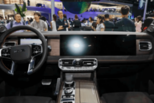 北京越野 BJ60 增程行政版今日正式上市,在配置上新增車載衛(wèi)星通信、制氧機(jī)等高端配置