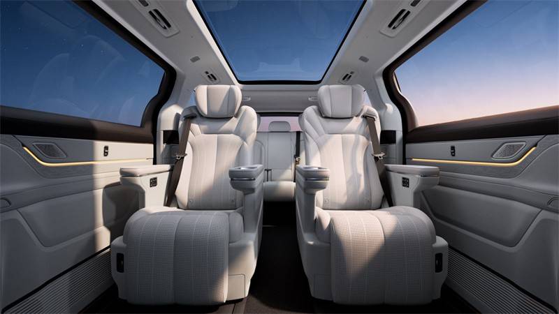 吉利銀河V900通過AI賦能重新定義為“先進(jìn)”體驗(yàn),并精準(zhǔn)嵌入一個(gè)高價(jià)值產(chǎn)品(旗艦MPV)中